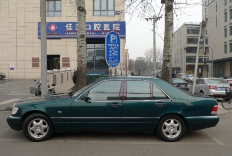Spotted in China: W140 Mercedes-Benz S280 in Green