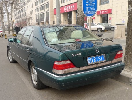 Spotted in China: W140 Mercedes-Benz S280 in Green