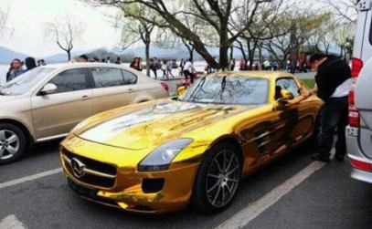 Bling! Mercedes-Benz SLS is Gold in China