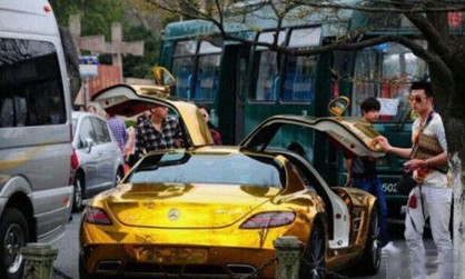 Bling! Mercedes-Benz SLS is Gold in China