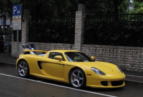 Porsche Carrera GT is Yellow in China