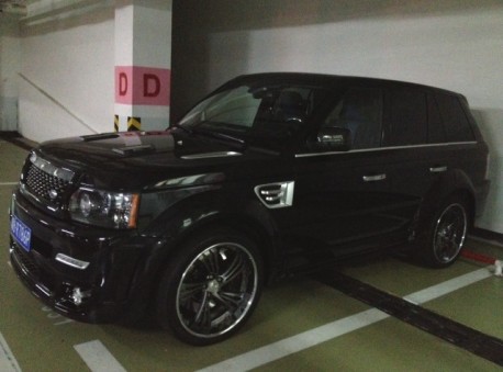 Range Rover Sport is a Black Pimpmobile in China