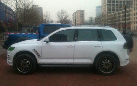 Spotted in China: Volkswagen Touareg King Kong Crew Member Edition