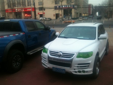 Spotted in China: Volkswagen Touareg King Kong Crew Member Edition
