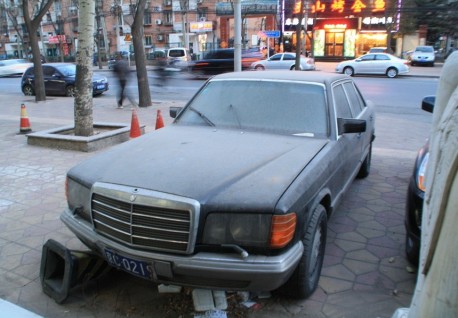 Spotted in China: abandoned W126 Mercedes-Benz 500 SEL