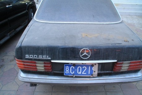 Spotted in China: abandoned W126 Mercedes-Benz 500 SEL
