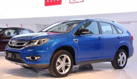 BYD S7 SUV debuts at the Shanghai Auto Show
