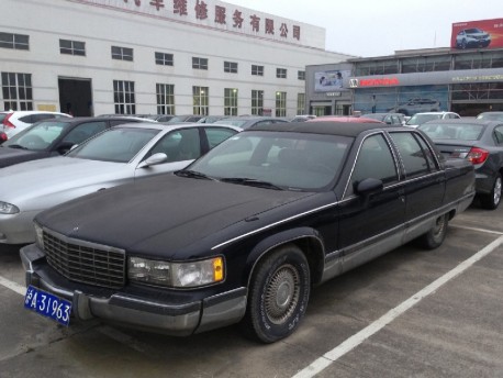 Spotted in China: Cadillac Fleetwood in Brown