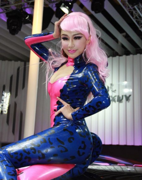 catwoman-china-car-girl-shanghai-3