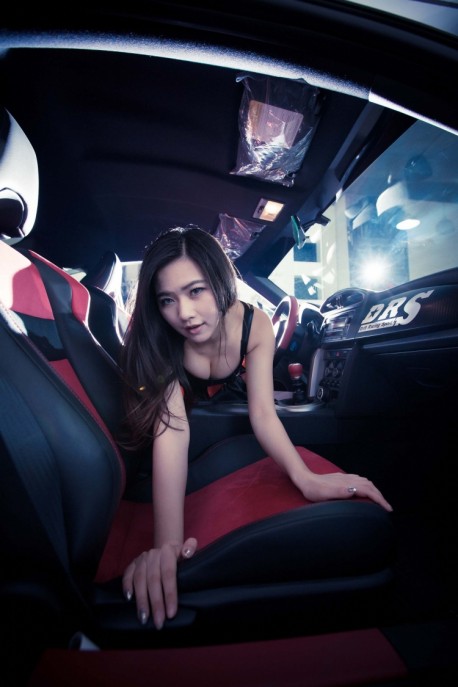 china-car-girl-toyota-86-4