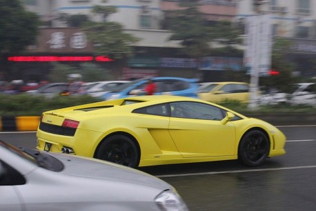 Lamborghini Gallardo is Yellow in China