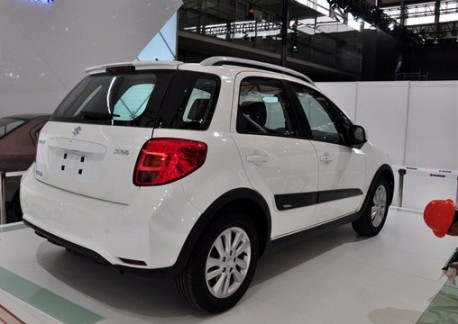 Facelifted Suzuki SX4 shows up early at Shanghai Auto Show