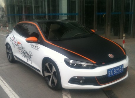 Volkswagen Scirocco is white, black and orange in China