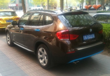 bmw-brown-blue-china-4