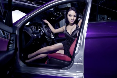 chinese-babe-benz-c63-3