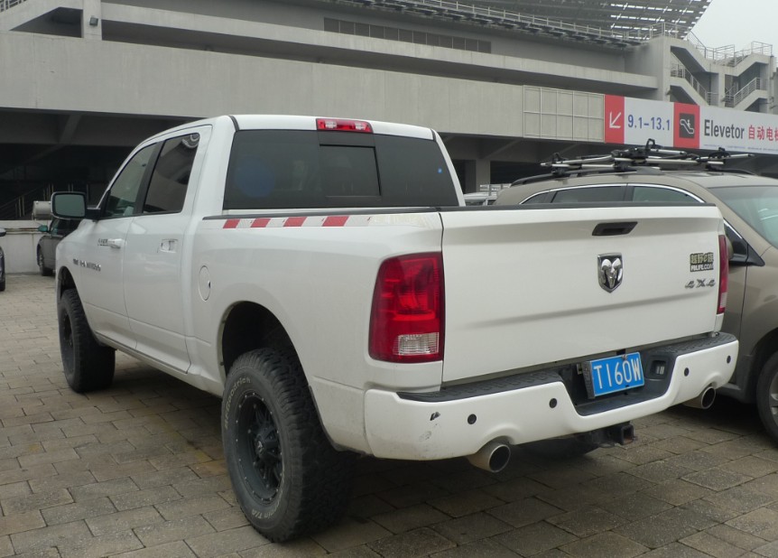 Dodge Ram 1500 pickup truck is matte white in China