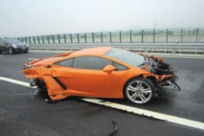 Journalist crashes new Lamborghini Gallardo in China