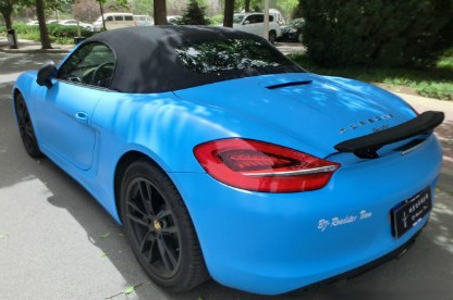 Porsche Boxster is matte blue and black in China