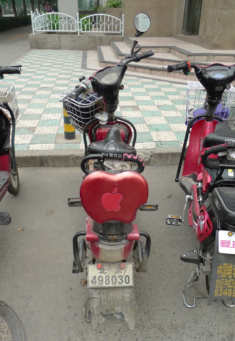 ‘Apple’ is a child bike seat in China