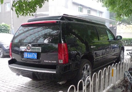 cadillac-stretched-beijing-2