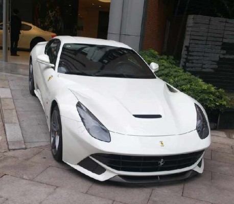 ferrari-f12-white-gz-china-3