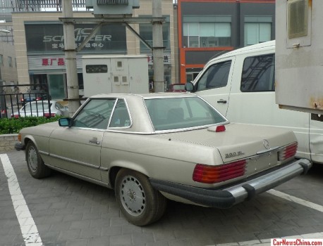 mercedes-benz-560-sl-china-7