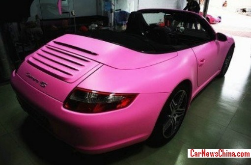 Porsche 911 Carrera 4S Cabriolet is matte Pink in China