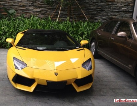 lamborghini-aventador-yellow-china-2