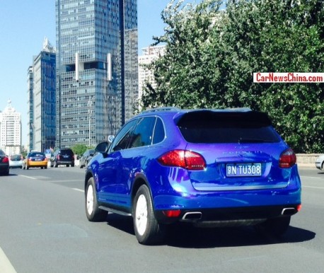 porsche-cayenne-shiny-blue-china-2