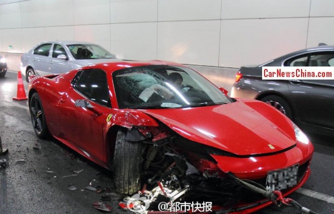 ferrari-crash-china-1