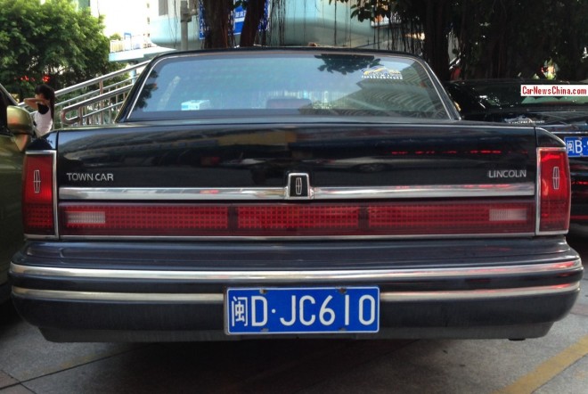 lincoln-town-car-china-9-4