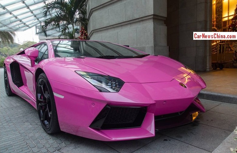 Lamborghini Aventador is Shiny Pink in China