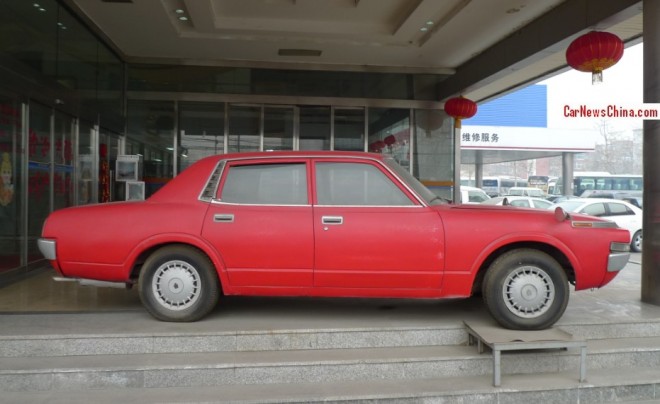 toyota-crown-china-red-2