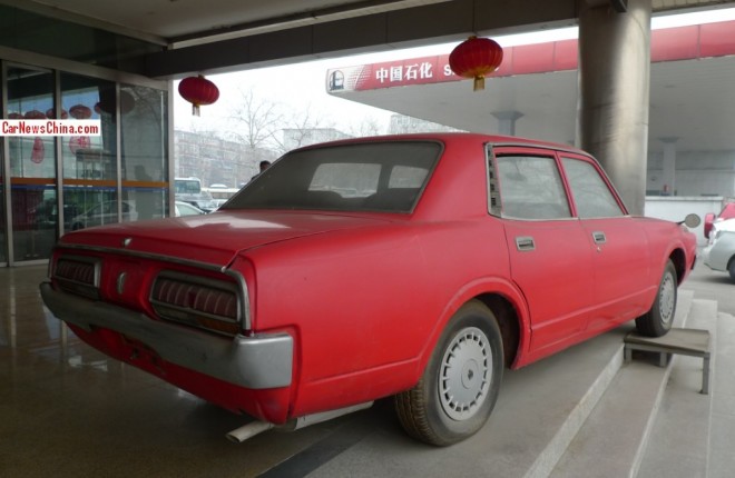 toyota-crown-china-red-3
