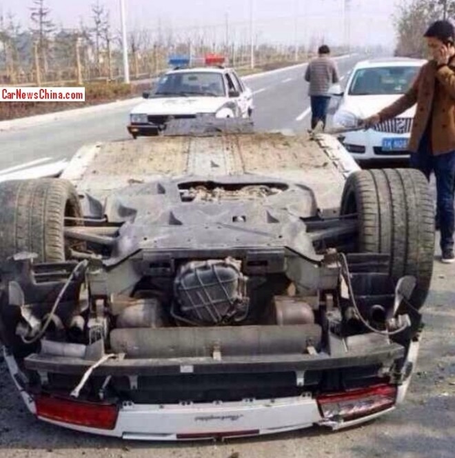 Lamborghini Gallardo Spyder Crashes in China