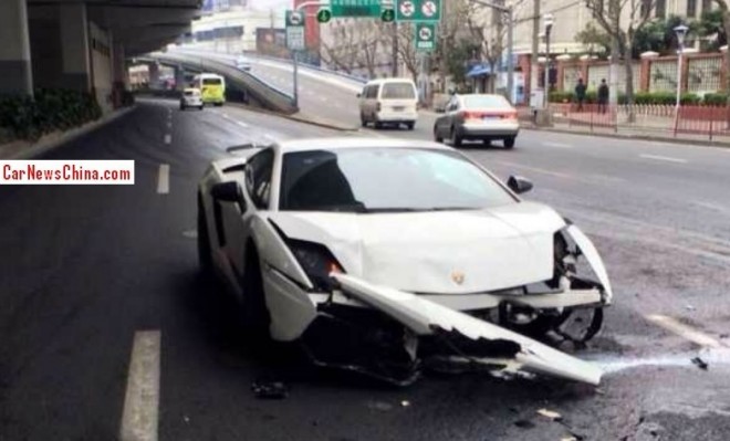 Lamborghini Gallardo Superleggera crashes in China