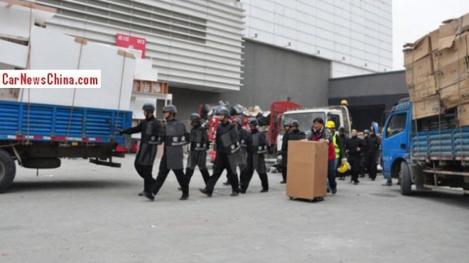 riot-police-beijing-auto-show-2