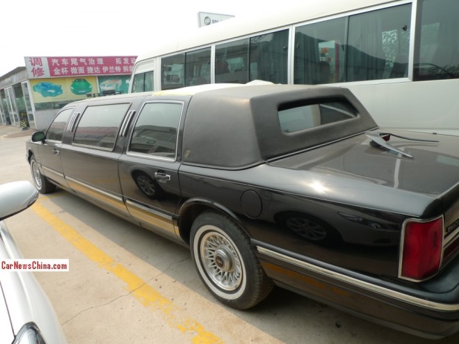 lincoln-town-car-stretch-china-2