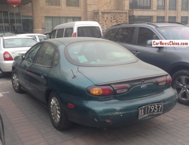 ford-taurus-china-green-3