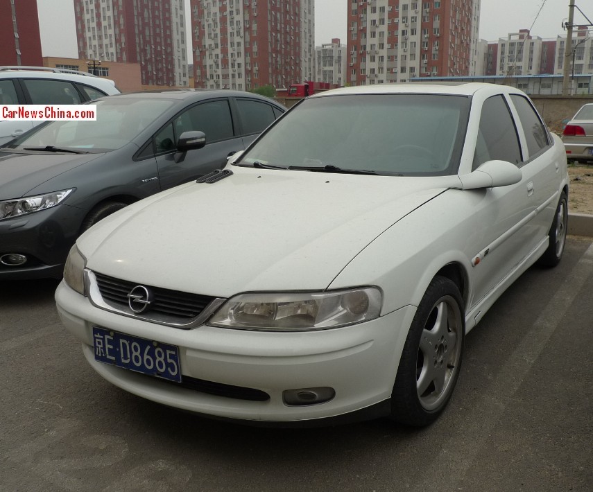 Spotted in China: Opel Vectra B sedan