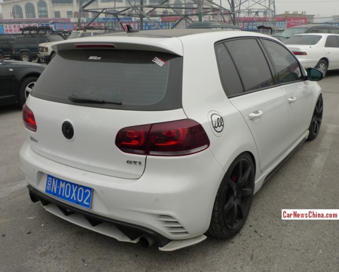 Volkswagen Golf is matte orange in China