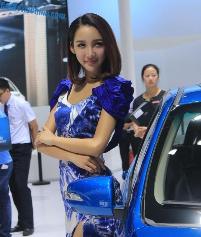 china-car-girls-chengdu-3-byd