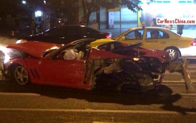 ferrari-crash-china-2