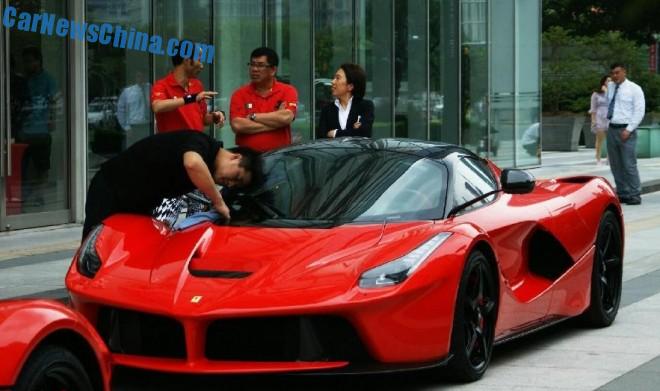 ferrari-laferrari-china-double-1