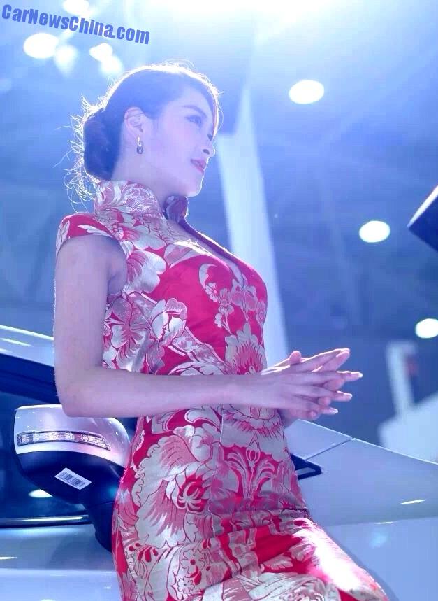 china-car-girls-wuhan-9