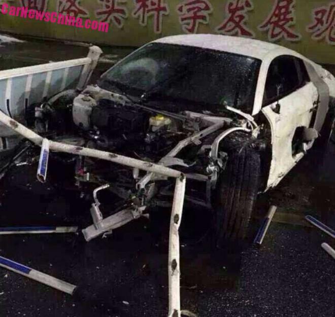 audi-r8-v10-crash-china-3