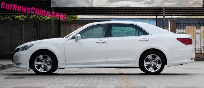toyota-crown-china-2a