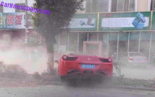 ferrari-458-crash-china-tree-5