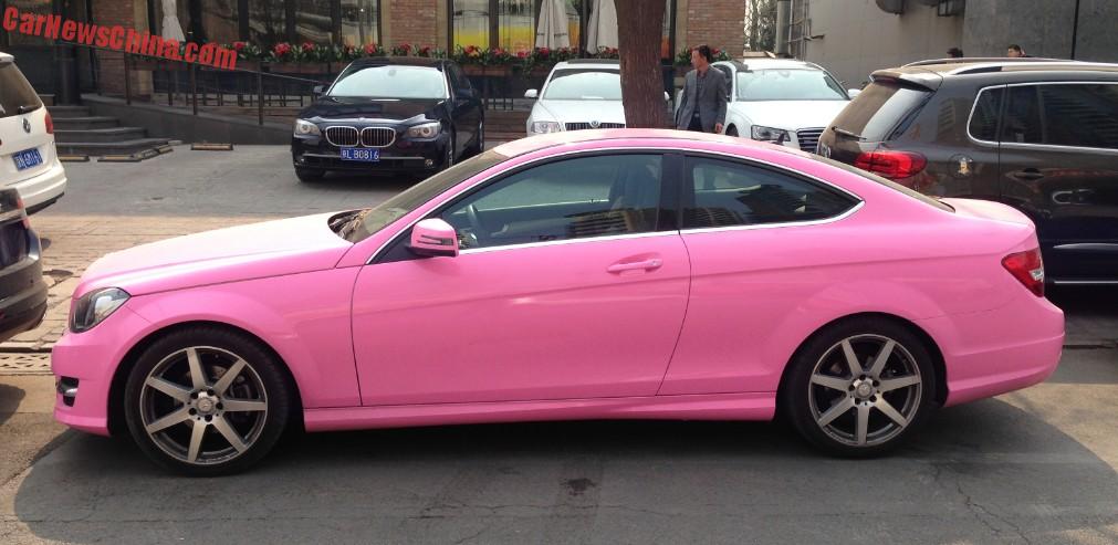 Розовый cozy10 1 11 7 11. Мерседес е купе розовый. Pink Mercedes Coupe. Розовый Мерседес 2022. Купе розовый.