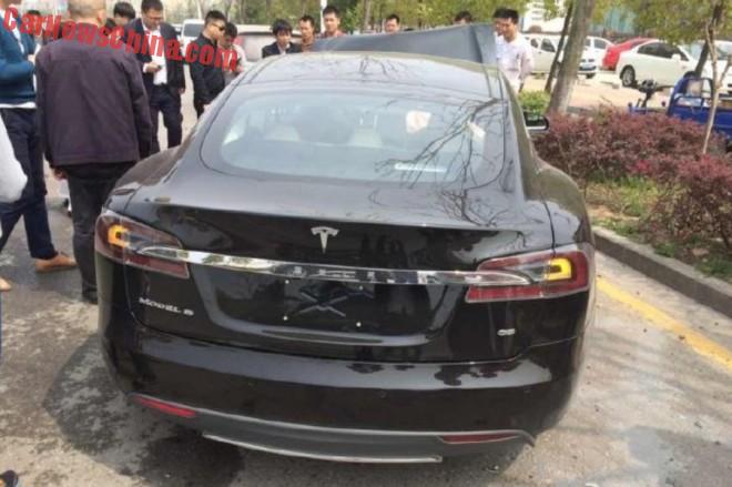 tesla-crash-shanghai-china-4